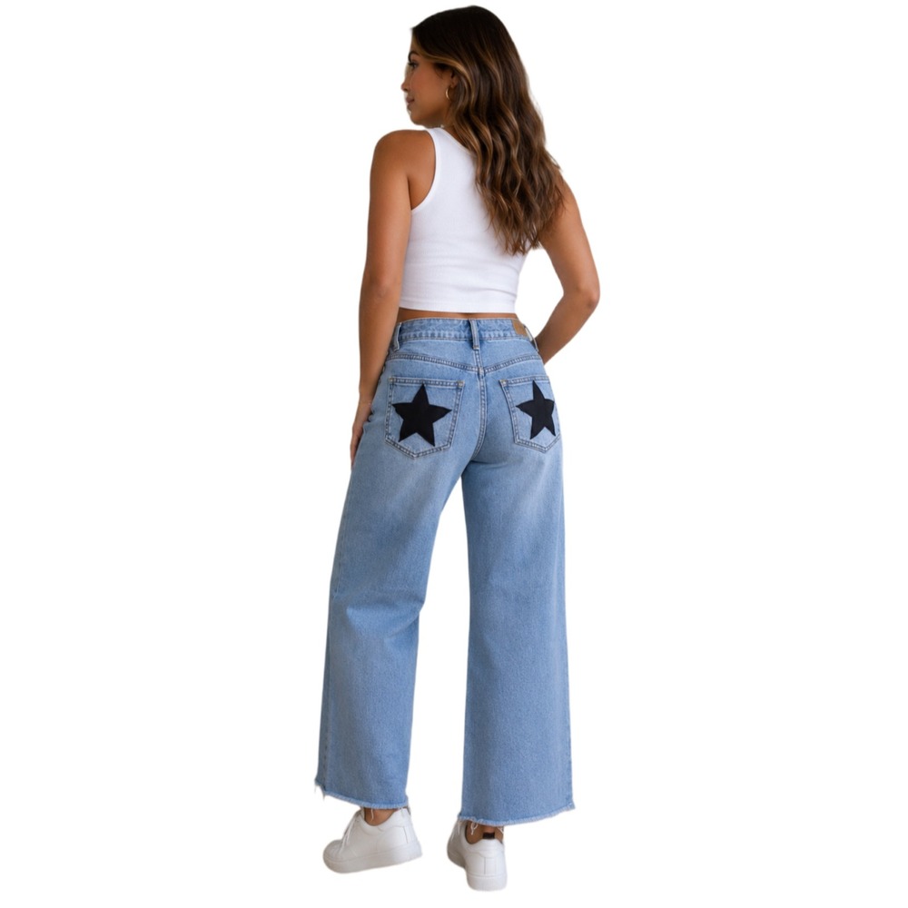 NWOT Y2K High Waisted Cropped Wide Leg Jeans Star Patch Raw Hem Women's Size 4